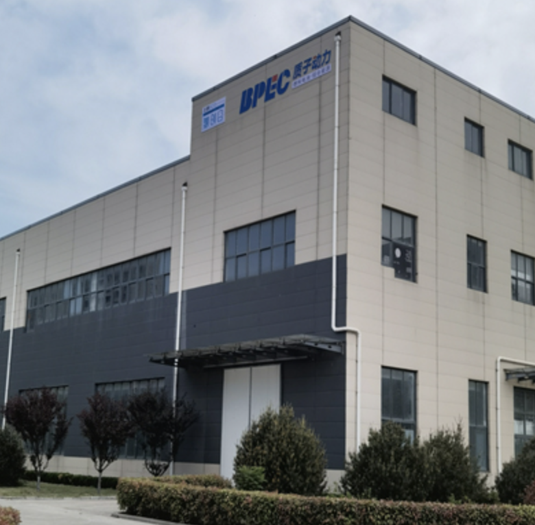 青岛质子动力20×20cm²大尺寸电池片、SOEC绿氢制氢电堆、SOFC燃料电池电堆、智慧能源管理系统展示图